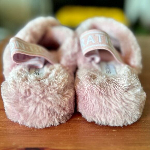 NWOT BCBGeneration Pink Fur Crisscross Slippers w/ Logo Heel Strap Womens Size 7 - Picture 3 of 8
